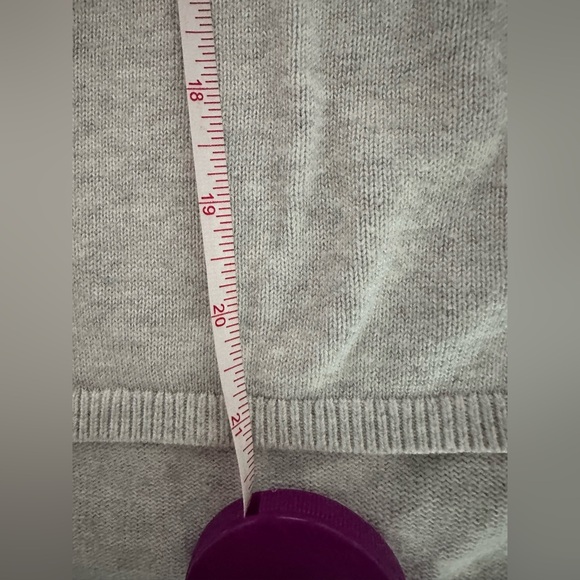 Lululemon Still Movement Sweater- light heathered- Long sleeve- EUC - Picture 5 of 8